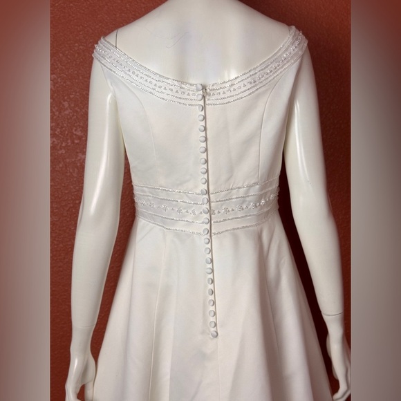 VENUS Informals White Sleeveless wedding Dress 12 - Picture 11 of 15